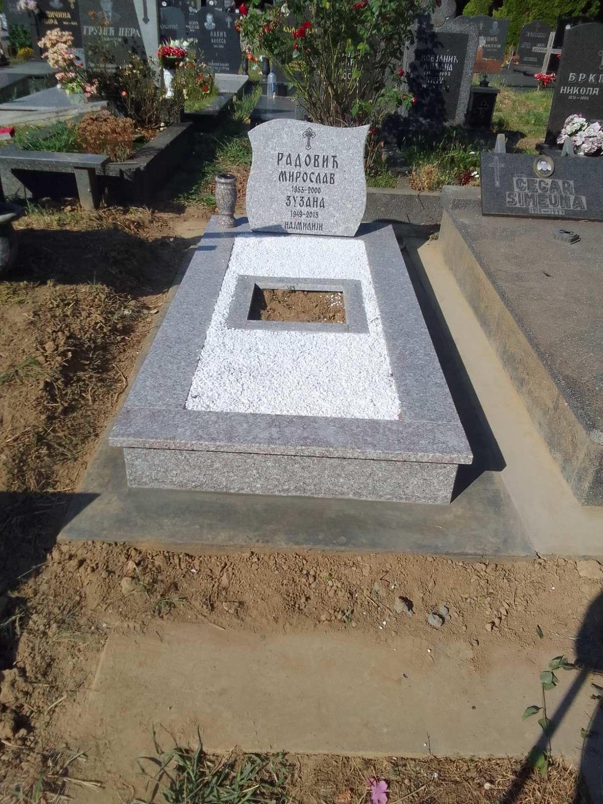 Spomenik od mermera i granita